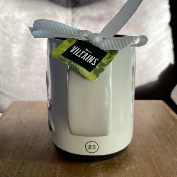 Disney Villians X Rae Dunn CRUELLA DeVille “Incredibly Fabulous” Mug (14) - Picture 2 of 7